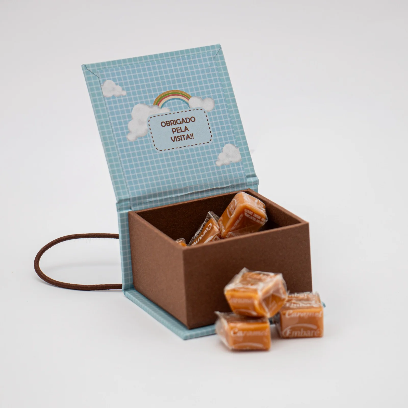 Caixa personalizada com doces - Imagem 2