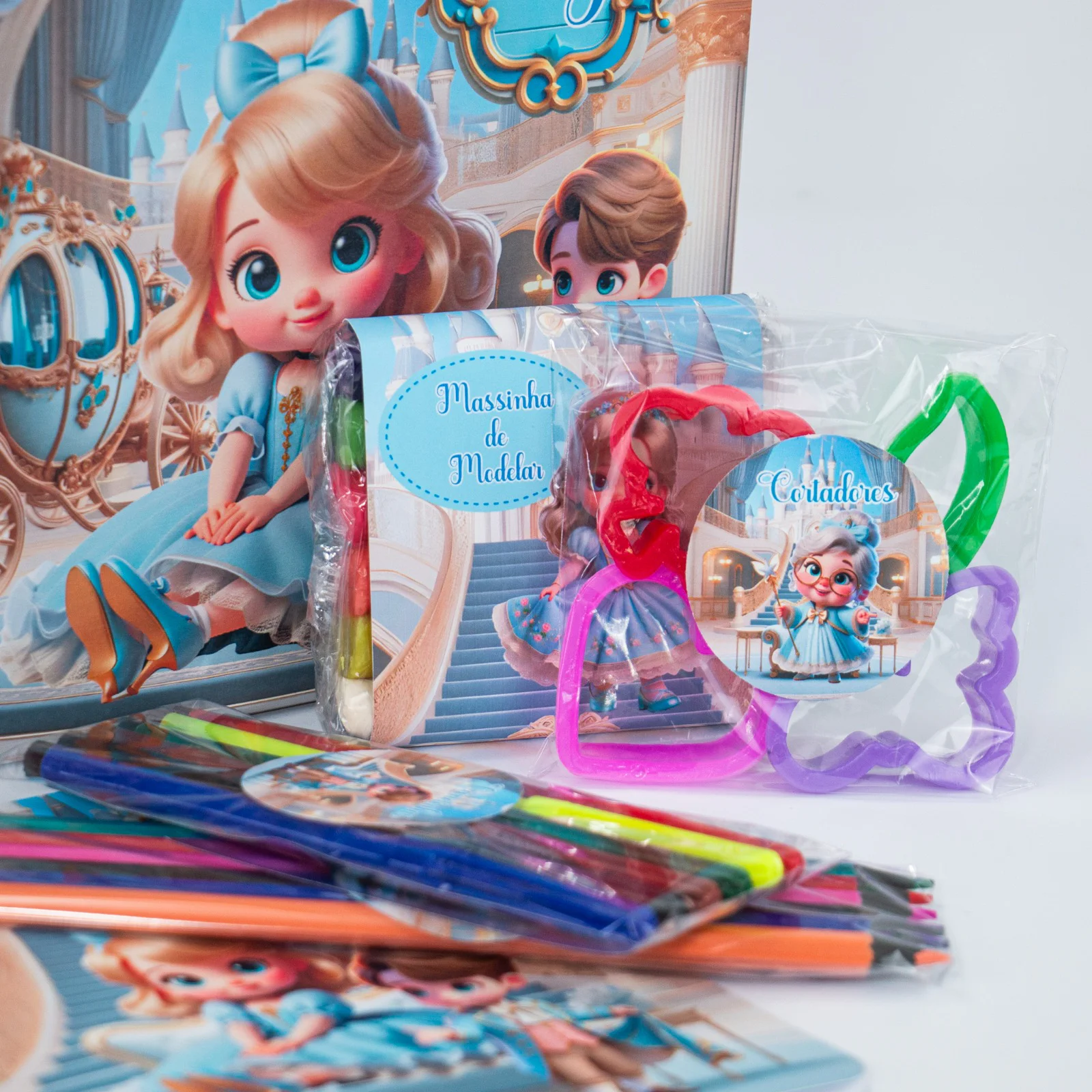Maleta Cartonada com Kit colorir e massinha - Imagem 17